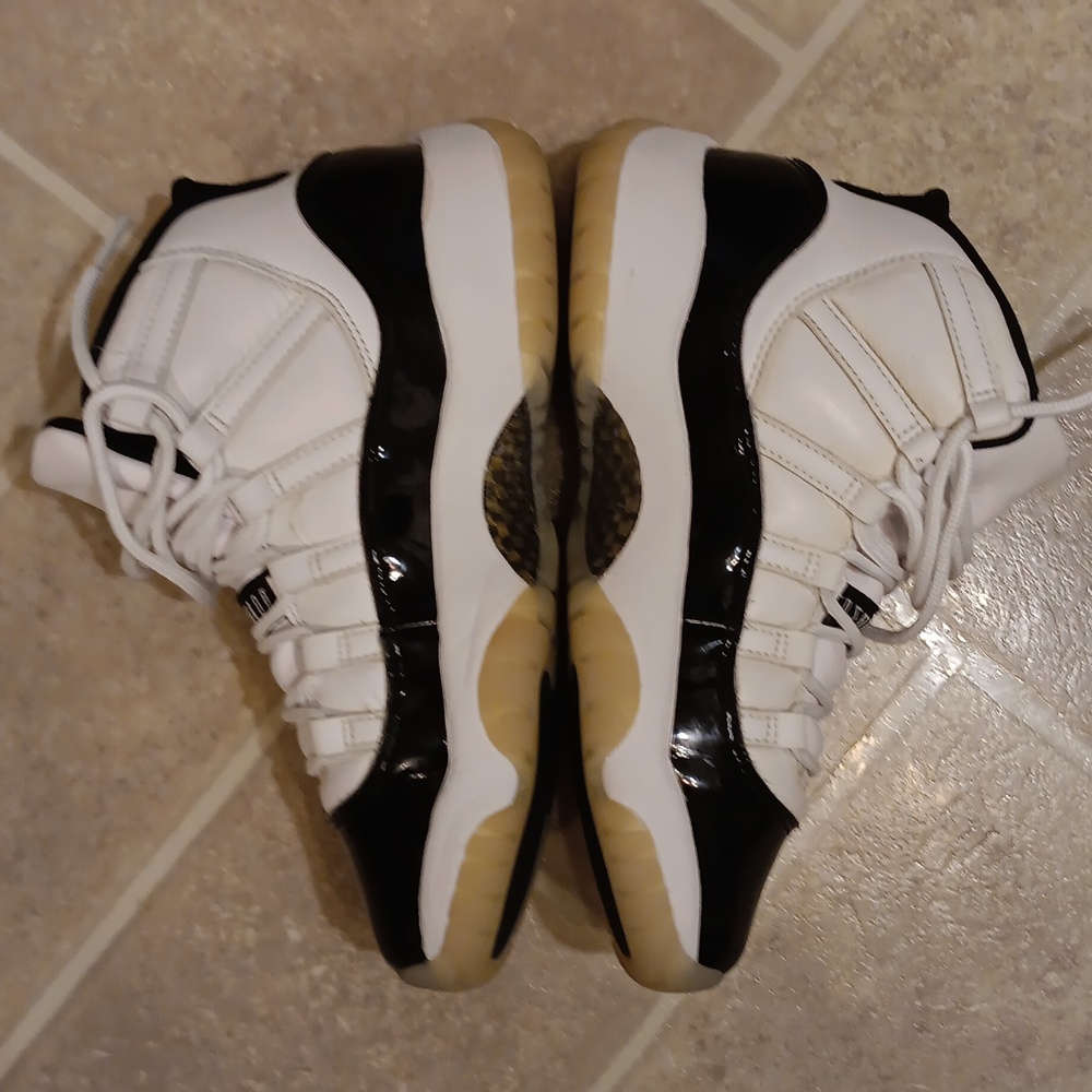 Jordan Retro 11. Kids Size 4.5 Youth. Black/wht/gold - Picture 5 of 8